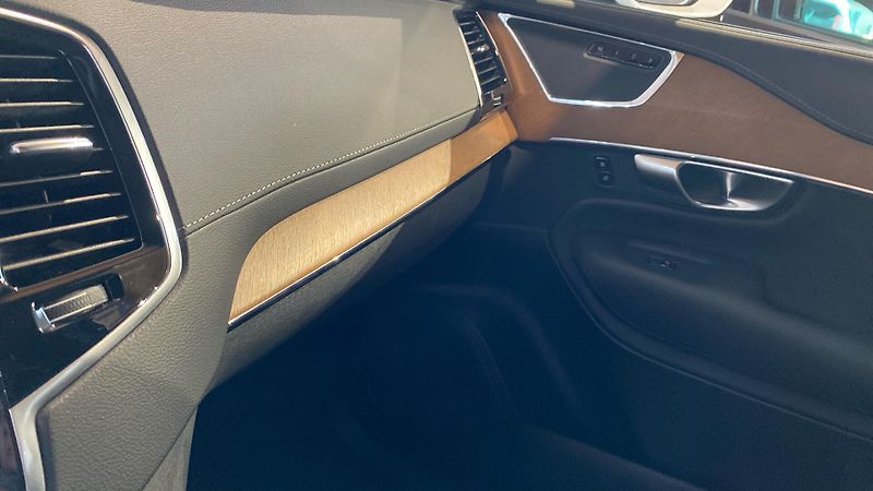 Volvo XC90 INSCRIPTION, B5 AWD, 173+10 kW - fotka 13 z 31