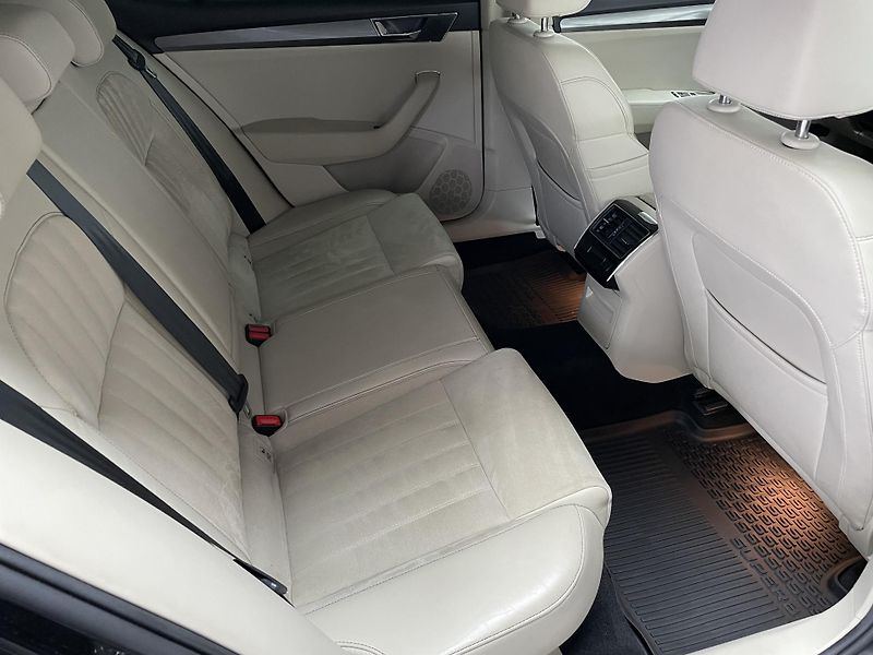 Škoda Superb 2.0 TDi DSG ČR NAVI ACC SERVIS - fotka 15 z 31