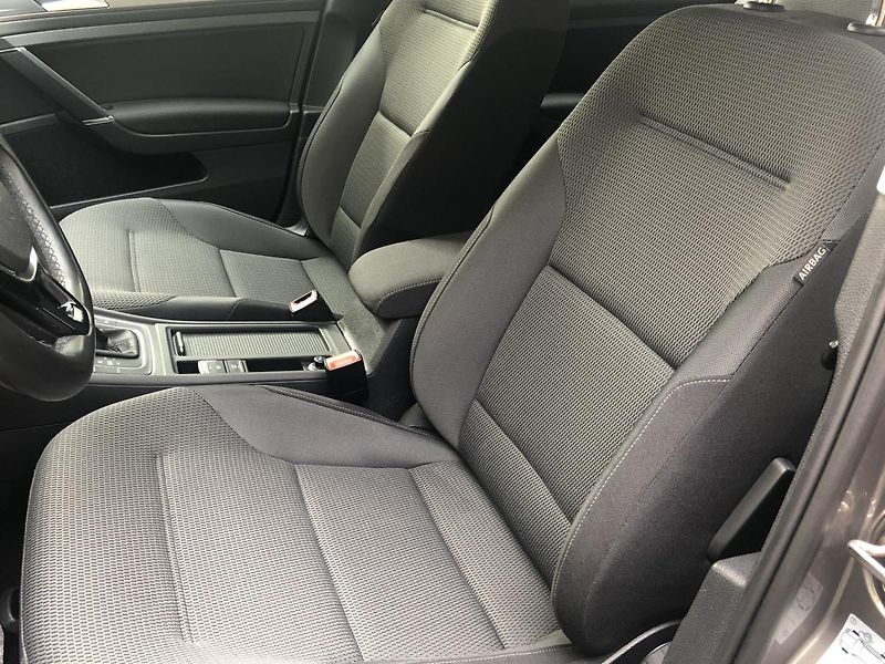 Volkswagen Golf Variant (2013) 1,6TDI DSG Comfortl. Nez. top. - fotka 26 z 65