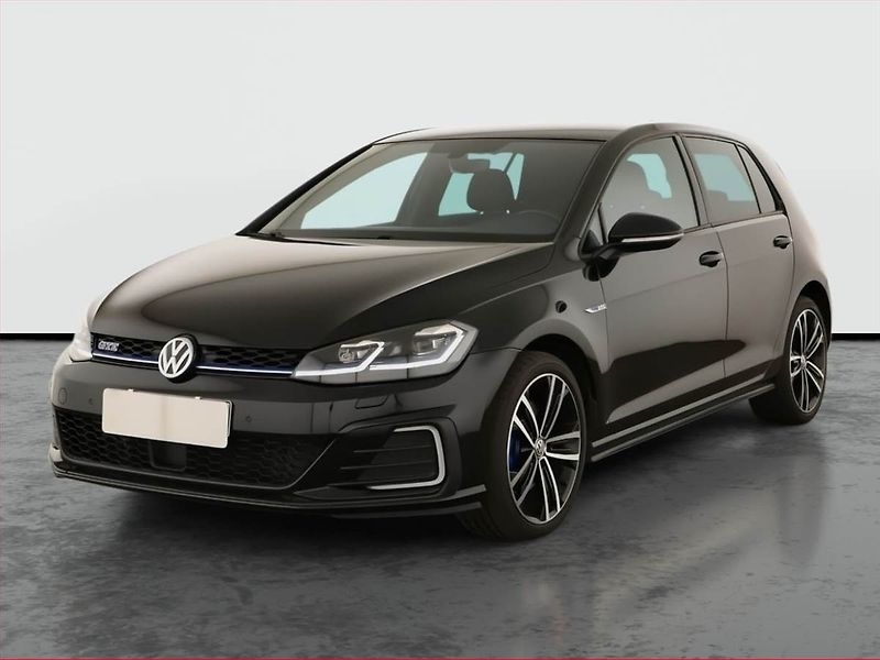 Volkswagen Golf (2020) GTE, Automat, Tempomat - fotka 2 z 16