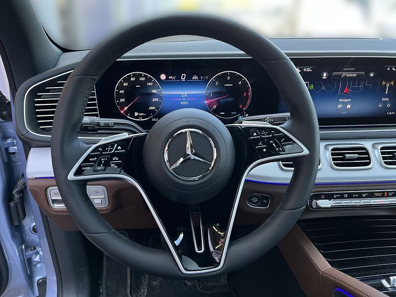 Mercedes-Benz GLE 450d 4MATIC AMG Night - fotka 11 z 21