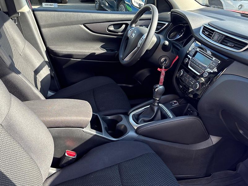 Nissan Qashqai (2015) 1.2 DIG-T 115 Visia - fotka 12 z 21