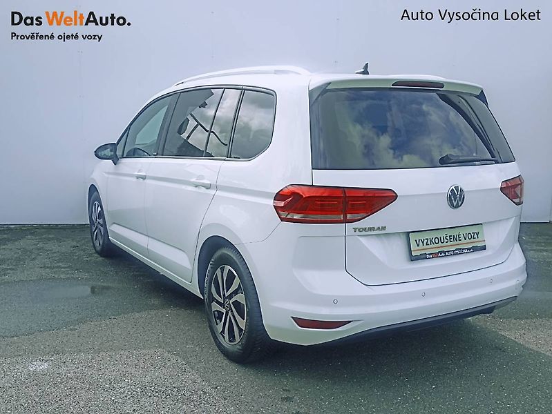 Volkswagen Touran (2021) 1.5TSI 110kW 7míst výhřevy - fotka 22 z 35