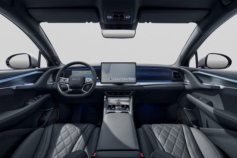 BYD Sealion 7 (2025) Excellence AWD V2L HUD 360 pan - fotka 7 z 11