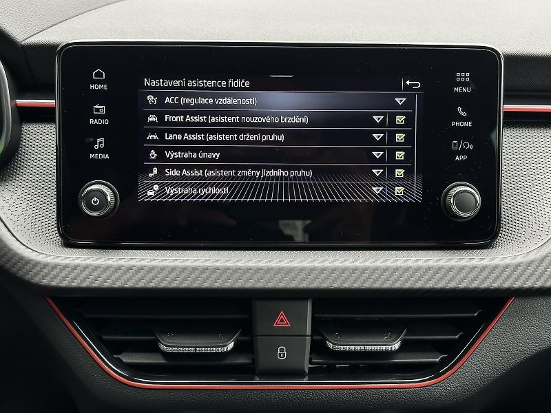 Škoda Kamiq 1.0TSi DSG Monte Carlo 116PS M - fotka 29 z 38