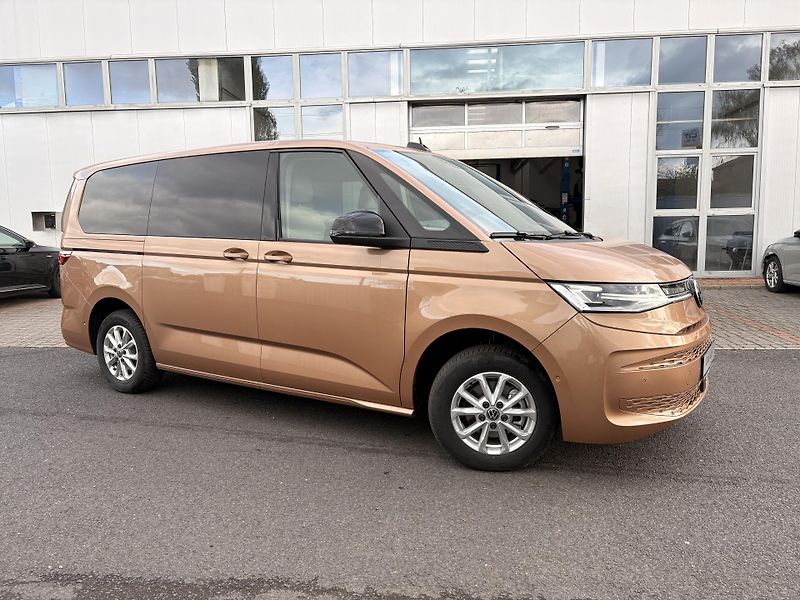 Volkswagen Multivan (2024) - fotka 2 z 32