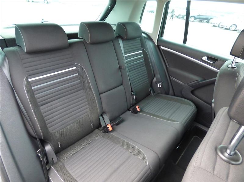 Volkswagen Tiguan 1,4 TSI 90KW SPORT - fotka 31 z 50
