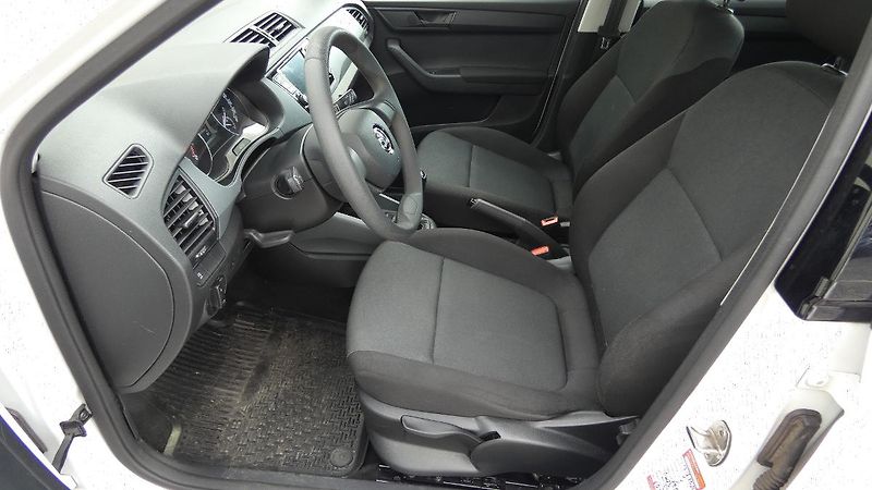 Škoda Fabia Combi 1.0 TSI Active Tour - fotka 15 z 19