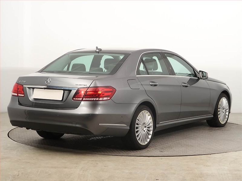 Mercedes-Benz Třídy E (2016) E 250 BlueTEC 4MATIC, 4X4 - fotka 5 z 16