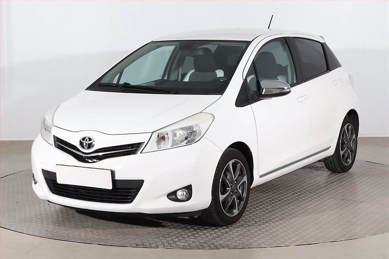 Toyota Yaris (2014) 1.33 Dual VVT-i, Tempomat - fotka 2 z 22