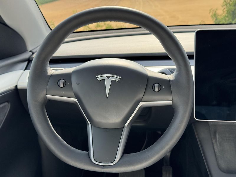 Tesla Model Y LR AWD Tažné EAP Boost Bílý in - fotka 11 z 27