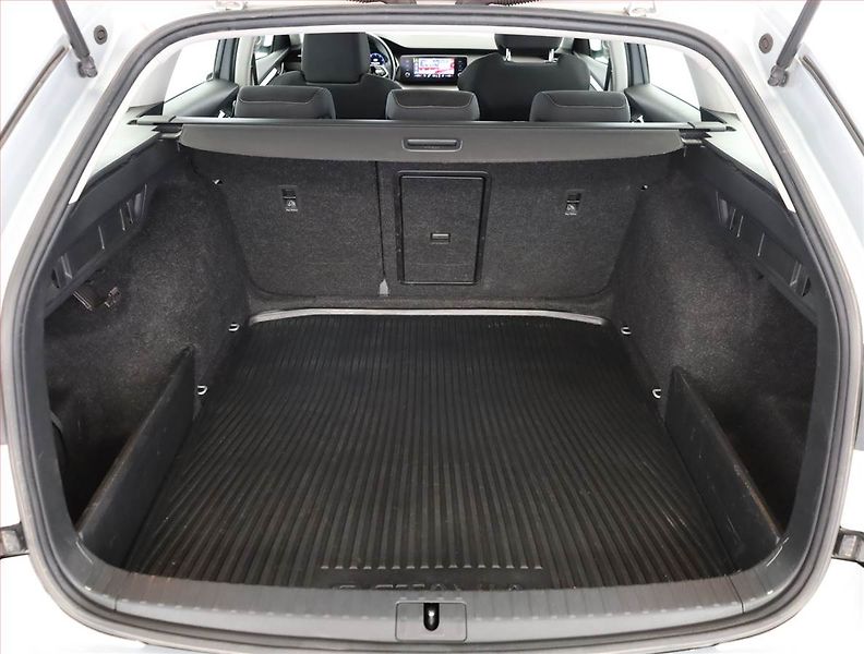 Škoda Octavia (2023) Ambition 2.0 TDI, ČR,1.maj - fotka 18 z 19
