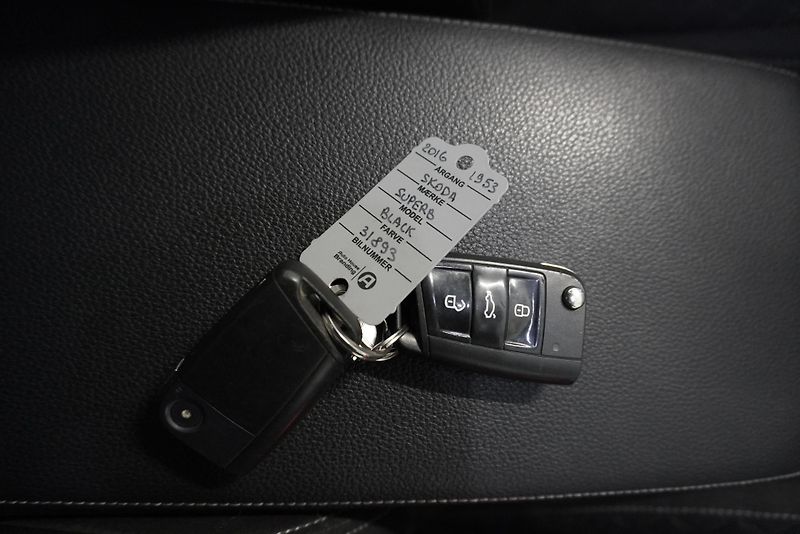 Škoda Superb 2,0 TDI 110kW - fotka 32 z 32