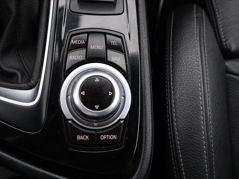 BMW Řada 2 1,5 218d 85kW Sport line Aut. - fotka 19 z 27