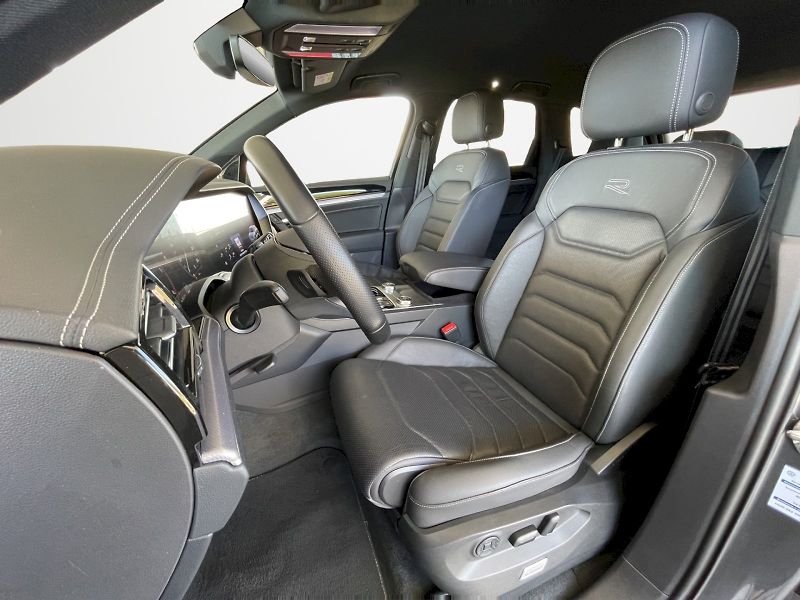 Volkswagen Touareg (2023) R-Line 3.0 TDI 210 kW V6 4Moti - fotka 23 z 35