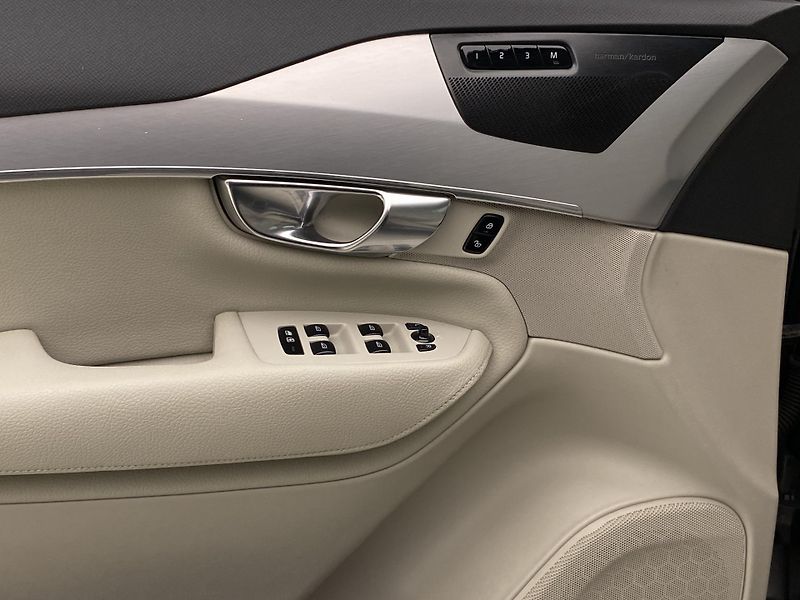 Volvo XC90 D5 AWD MOMENTUM AUT CZ 7míst - fotka 28 z 50