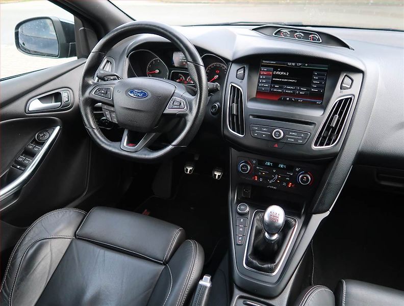 Ford Focus (2015) 2.0 EcoBoost ST, Kůže - fotka 7 z 22