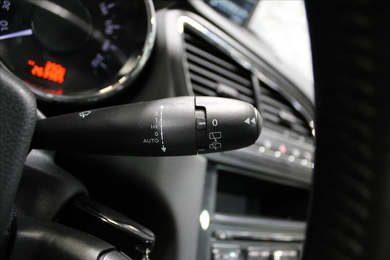 Peugeot 5008 2,0 HDI 120kW 7 míst - fotka 15 z 32