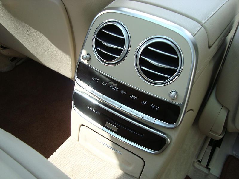 Mercedes-Benz Třídy S (2014) 350d Bluetec,ČR,1.Maj.Serv.k.L - fotka 18 z 28