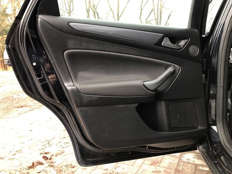 Ford Mondeo (2011) 1.6 TDCi - fotka 10 z 32