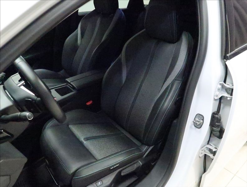 Peugeot 308 1,5 BlueHDi  AT ALLURE NAVI ČR - fotka 34 z 47