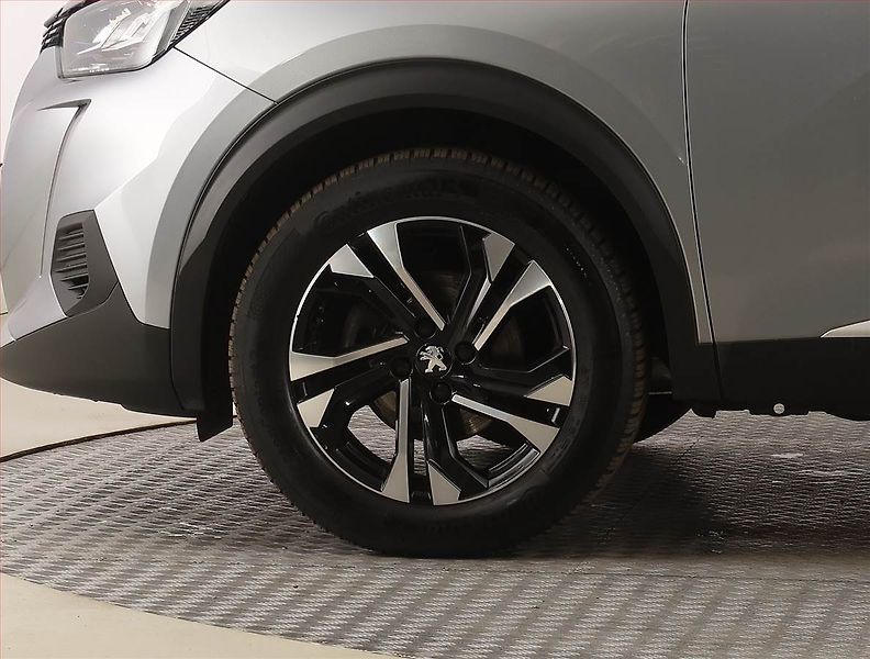 Peugeot 2008 (2022) Allure 1.2 PureTech, Automat - fotka 15 z 25