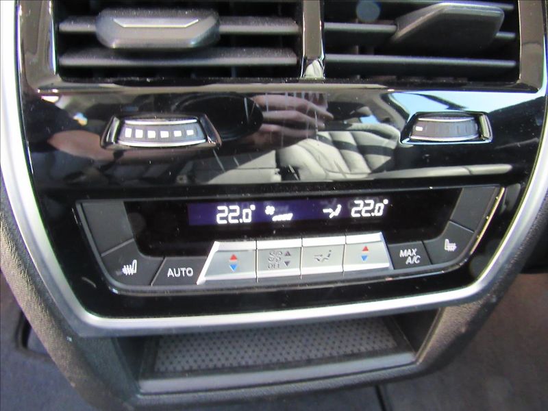 BMW X7 3,0 d xDrive30d 195 kW 7 míst - fotka 37 z 44