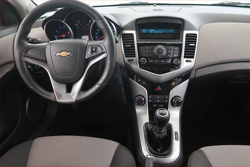 Chevrolet Cruze (2009) 1.6 i 16V, ČR,1.maj - fotka 7 z 16