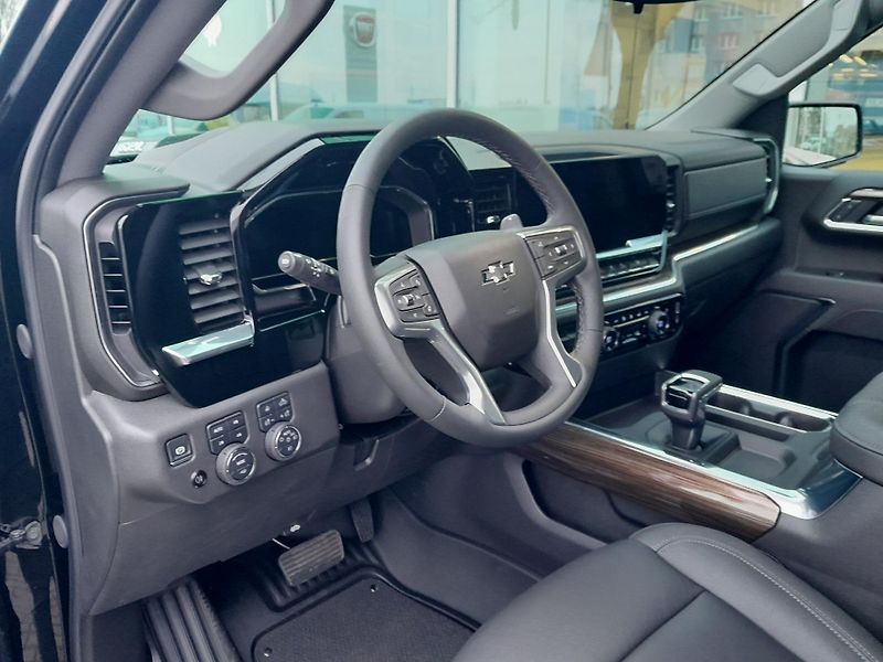 Chevrolet Silverado (2026) 6,2 V8 Trail Boss Z71 - fotka 28 z 45