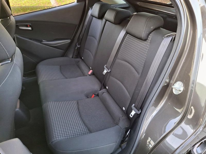 Mazda 2 1.5 benzin Rezervace - fotka 23 z 46