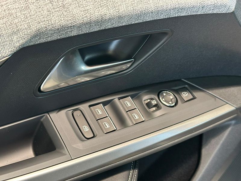 Peugeot 3008 (2026) GT Elektromotor 157 kW - fotka 11 z 19