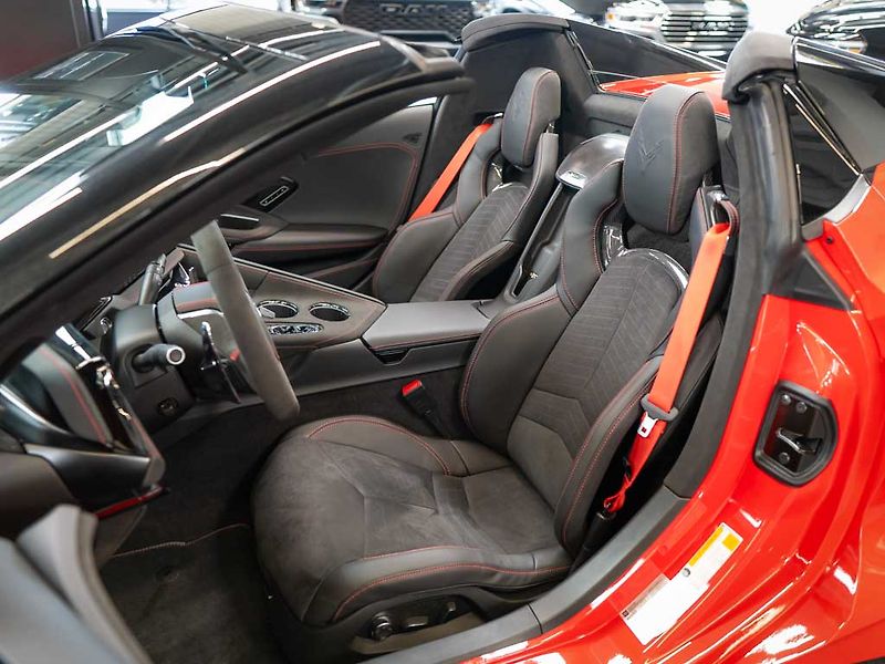 Chevrolet Corvette (2026) 6.2 Cabrio 3LT Z51 Facelift - fotka 15 z 42