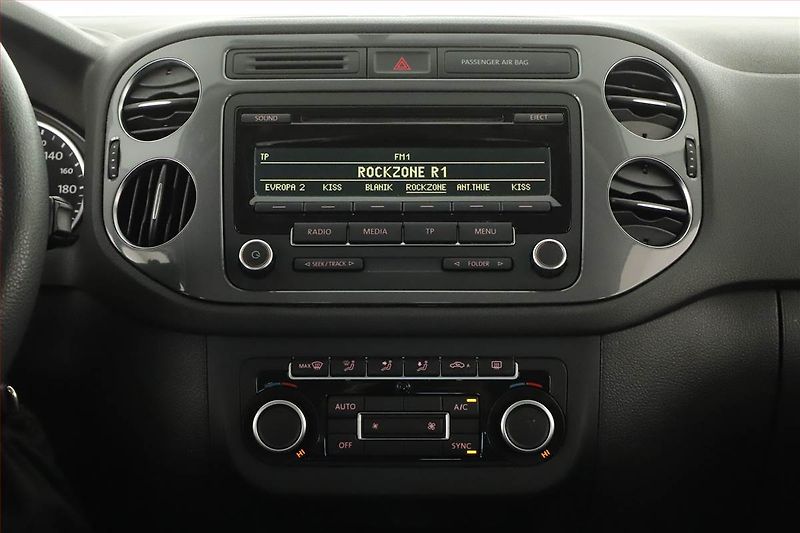 Volkswagen Tiguan (2012) 1.4 TSI, Tempomat - fotka 9 z 12