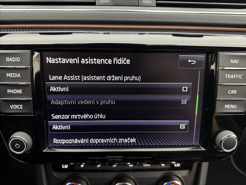 Škoda Superb 2,0 SPORTLINE 4X4 DSG 350HPAPR - fotka 21 z 55
