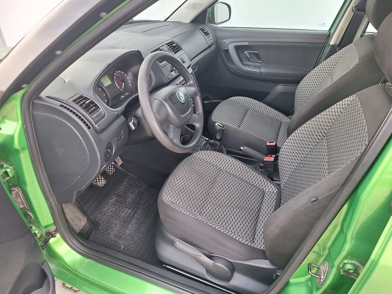 Škoda Fabia (2010) COMBI / 1.2 TSI / 63 kW / AMBI - fotka 13 z 29