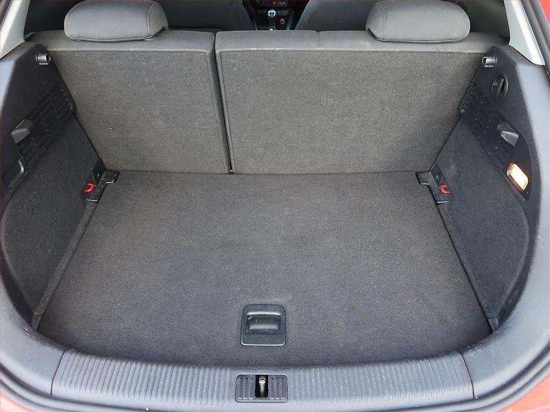 Audi A1 (2010) 1.2 TFSI, rezervace - fotka 13 z 15