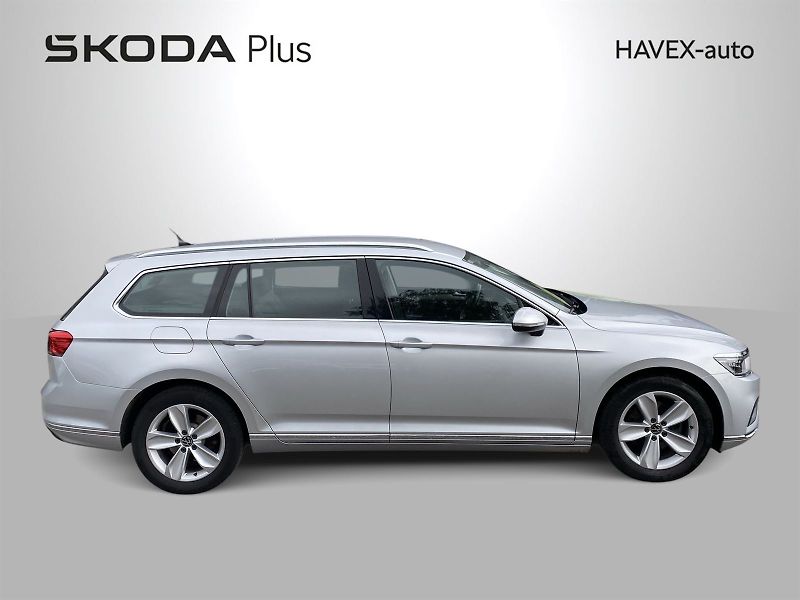 Volkswagen Passat (2020) Variant 2.0 TDI DSG 4Motion - fotka 32 z 34