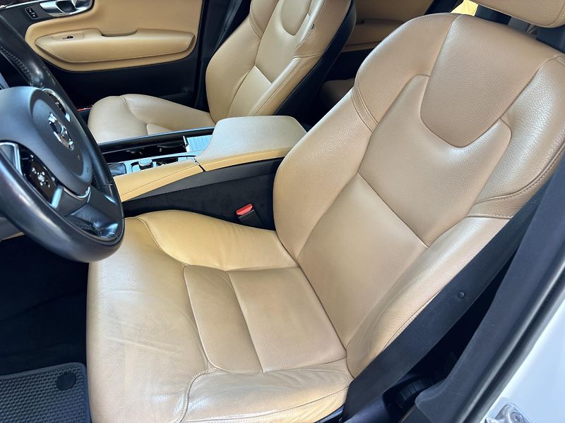 Volvo XC90 (2017) D5 AWD, 4X4, REZERVACE - fotka 10 z 21