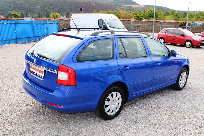 Škoda Octavia (2009) 1.6 MPI KLIMA EL.OKNA TEMPOMAT - fotka 7 z 20