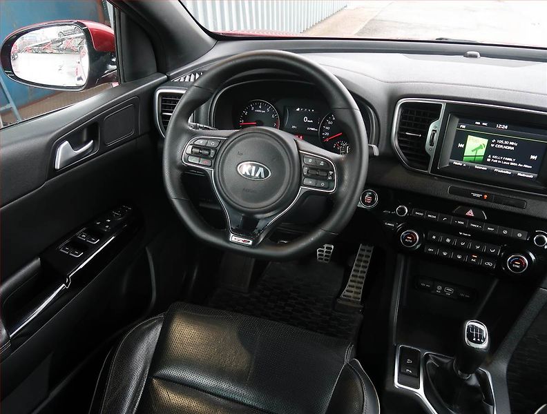 Kia Sportage (2016) GT Line 1.6 T-GDI, Serv.kniha - fotka 7 z 21