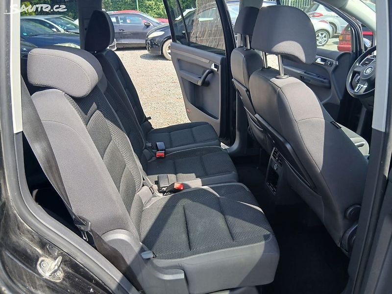 Volkswagen Touran (2012) 1.4 TSI, 7 míst - fotka 28 z 34