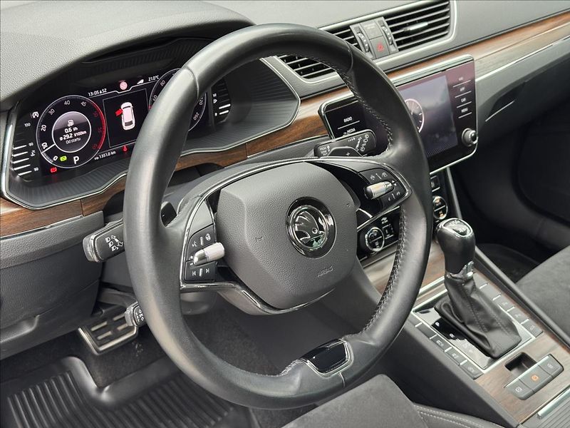 Škoda Superb 2,0 TDI 140kW Scout 4x4 DSG ČR - fotka 10 z 31