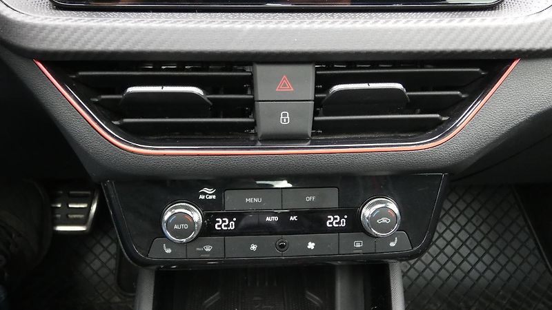 Škoda Scala TSI 85kW Monte Carlo DSG - fotka 17 z 24