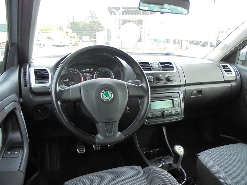 Škoda Fabia (2009) 1.2 SPORT-A/C-ČR-ALU-SERVISKA - fotka 8 z 11