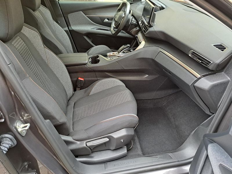 Peugeot 3008 (2022) 1,2 PT EAT8 LED 17ALU PDC NAVI - fotka 9 z 20