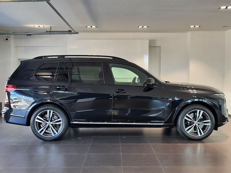 BMW X7 xDrive 40d M Sport - fotka 7 z 15