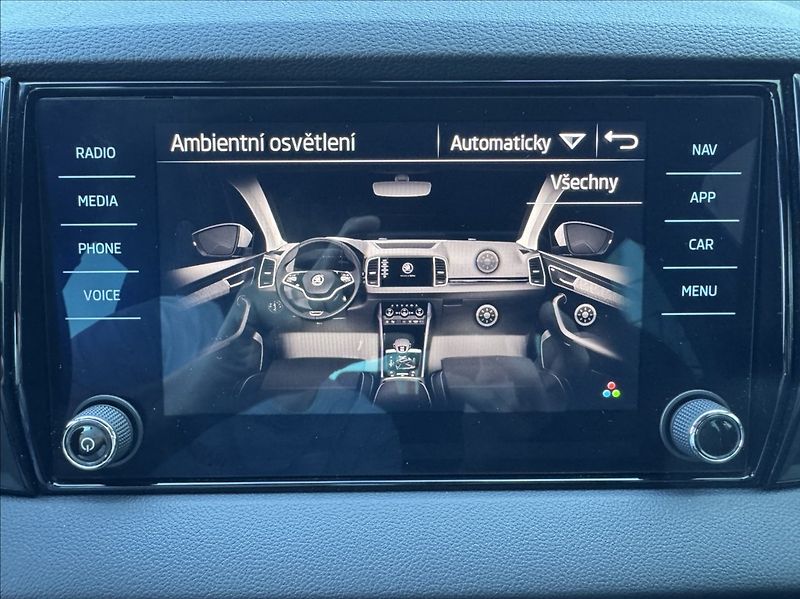 Škoda Karoq 1,5 TSI DSG SPORTLINE DPH ČR - fotka 40 z 50