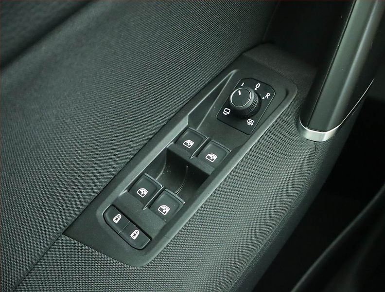 Volkswagen Touran (2021) Highline 2.0 TDI - fotka 16 z 21