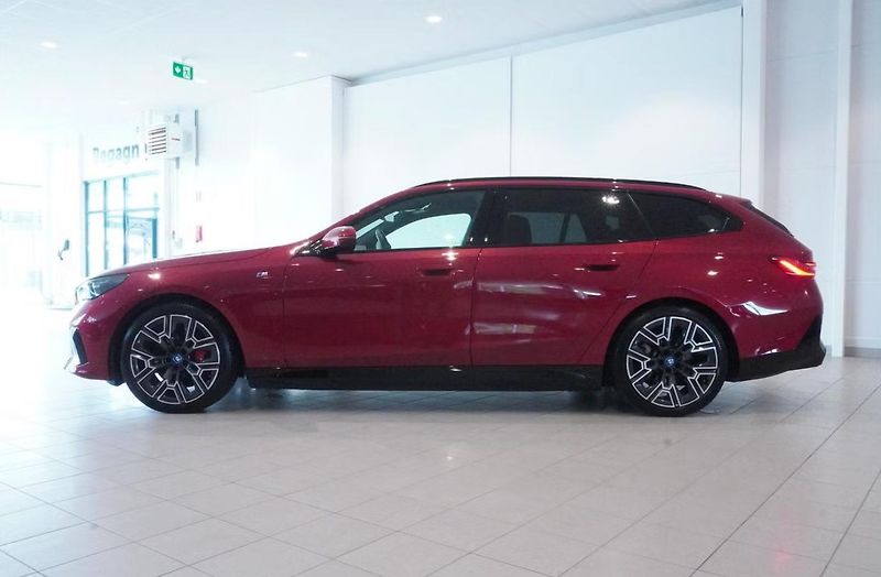 BMW i5 eDrive40 Touring M 360k Tažné - fotka 4 z 13