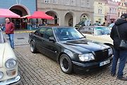 Sraz vozů značky Mercedes na Karlově náměstí v Kolíně.